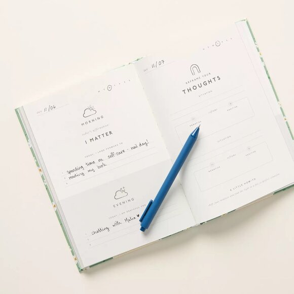 Anthropologie Papier Gratitude Hardcover Journal Daisies Green Pattern NEW - Picture 2 of 6